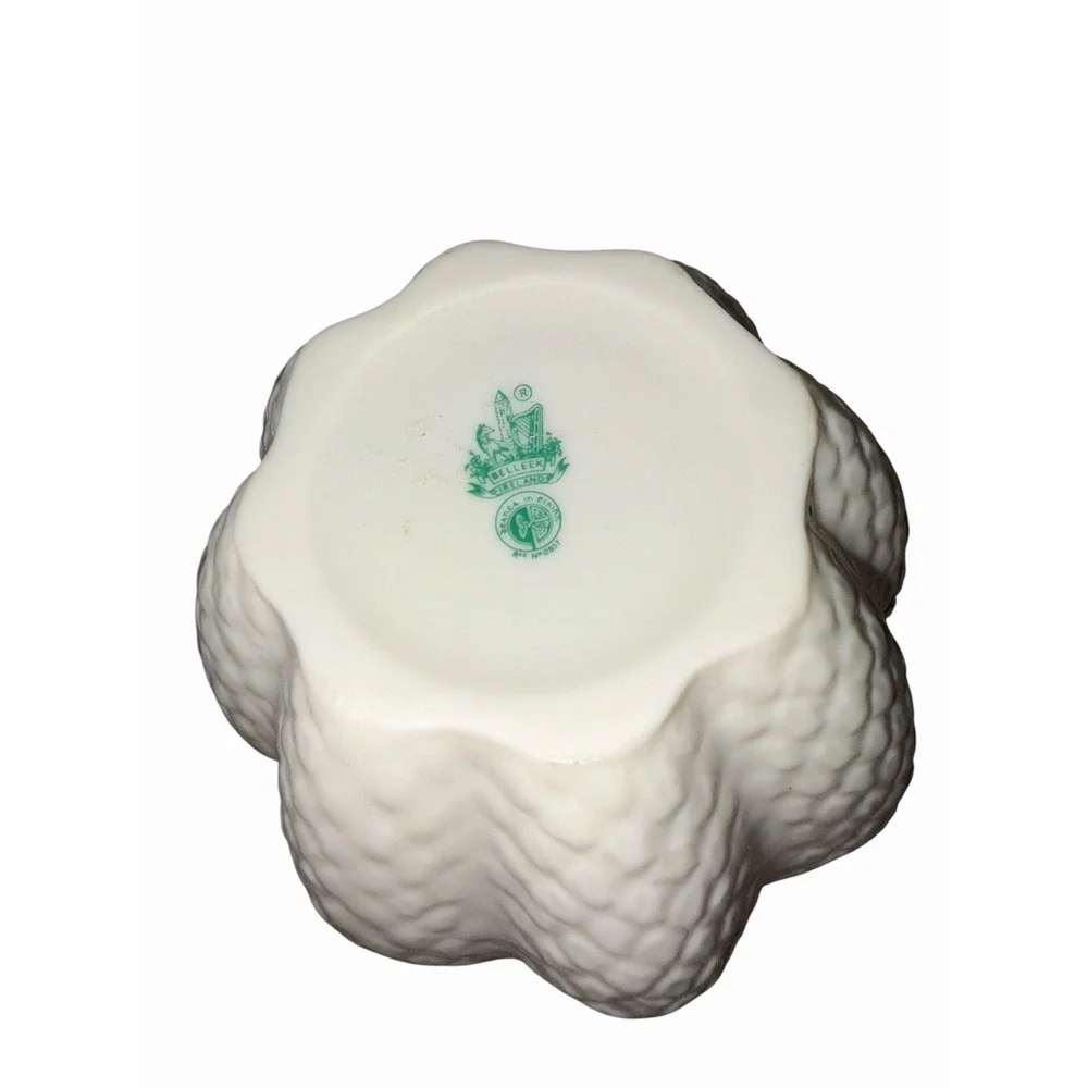 Belleek Cone Limpet Flower, Pot 6th Green Mark 1965-1980 Pineapple